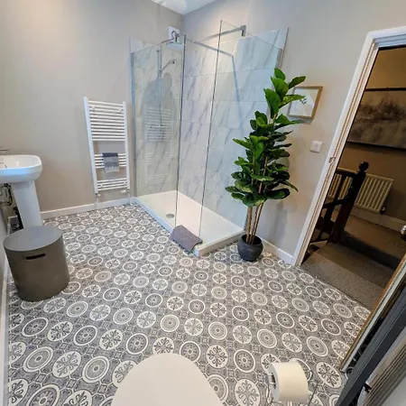 4 Bed In Oc-o31130 Vakantiehuis